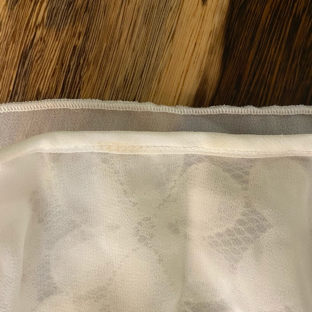 Lace front sheer Hollister Tank - Picture 9 of 9
